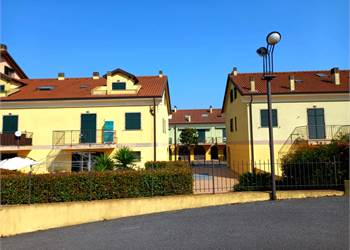 ANDORA (SV) SIGNORILE BILOCALE CON BOX E POSTO AUTO
