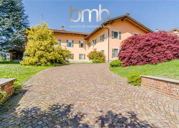 PRESTIGIOSA DIMORA DI CHARME BI-FAMIGLIARE IN CHIERI