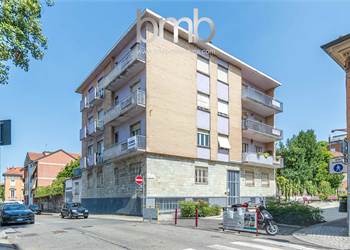 AMPIO TRILOCALE ANGOLARE IN BORGO PO